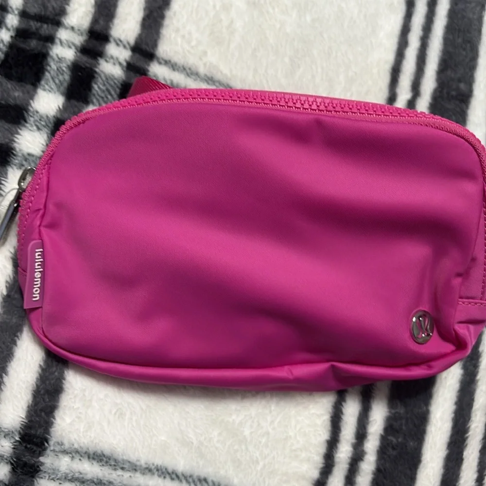 Lululemon sonic pink belt bag - Picture 4 of 4